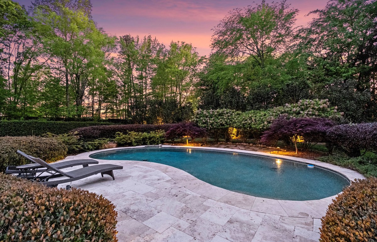 IvesterJackson's tweet image. 𝐌𝐨𝐯𝐢𝐧𝐠 𝐭𝐨 𝐍𝐨𝐫𝐭𝐡 𝐂𝐚𝐫𝐨𝐥𝐢𝐧𝐚 𝐢𝐬 𝐚 𝐆𝐫𝐞𝐚𝐭 𝐈𝐧𝐯𝐞𝐬𝐭𝐦𝐞𝐧𝐭!
. 
NC is a state that boasts breathtaking landscapes, vibrant urban centers, and delightful small towns. 
Learn more in our Blog!
ivesterjackson.co/MovetoNC
@ChristiesHomes