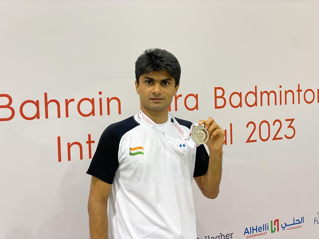suhas_ly's tweet photo. Proud to have won Silver Medal 🥈 at Bahrain Open Para Badminton Championships 2023 in Manama.
Defeated South Korea, Brazil, China , Germany and Indonesia. Lost to Malaysia in Finals in a close match 21-16, 21-23, 17-21.
Thanks for all the support
Jai hind 🙏 https://t.co/7nE4uxm1eO