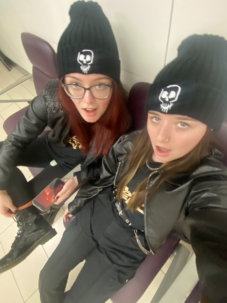 tia_pollock's tweet photo. bringing some style to gatwick @kidbrunswick https://t.co/aVYNTeB9Ep
