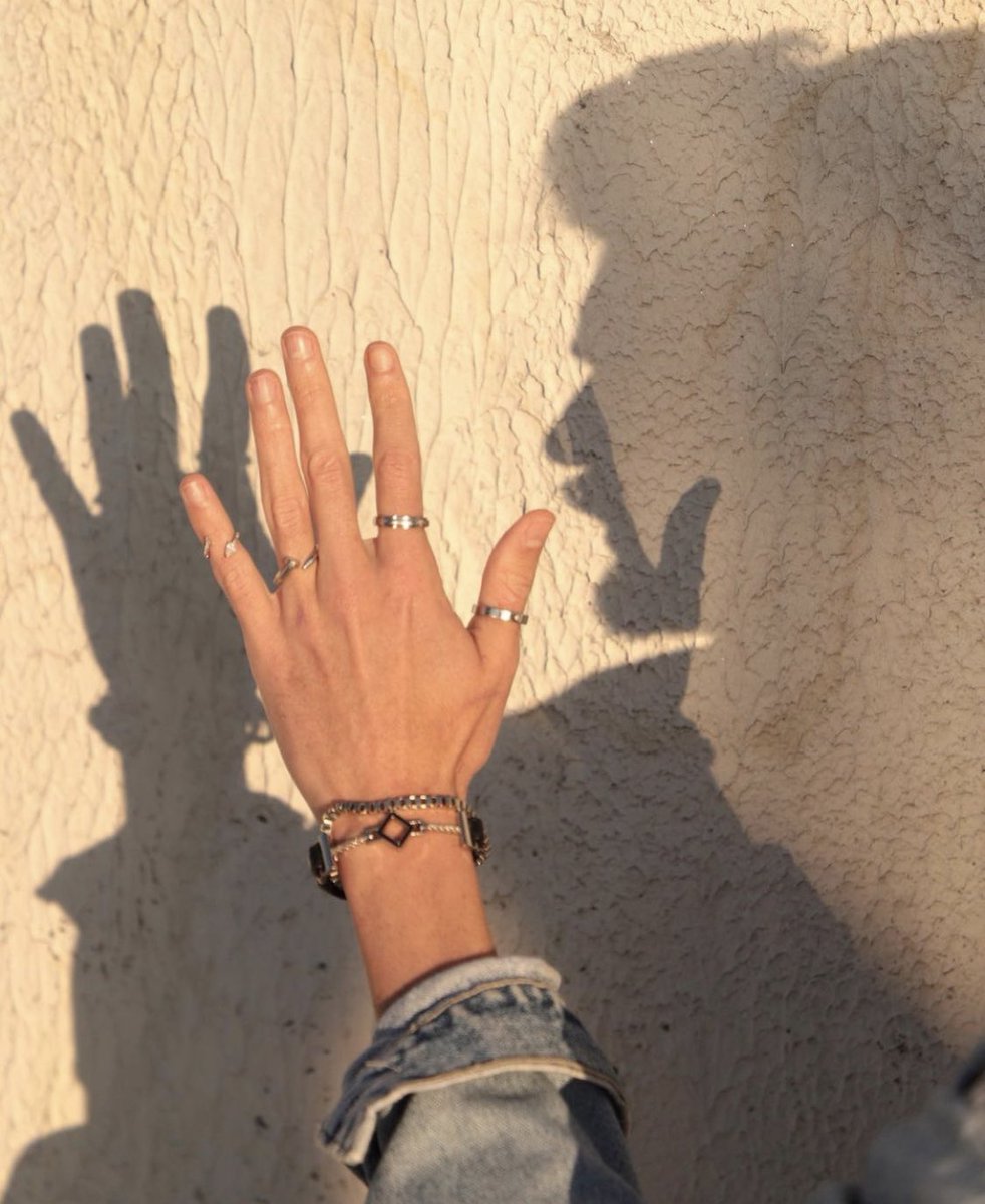 قلب صفالك بالوفا يوم يغليك
ماهو بعاجز لاتكبرت ينساك