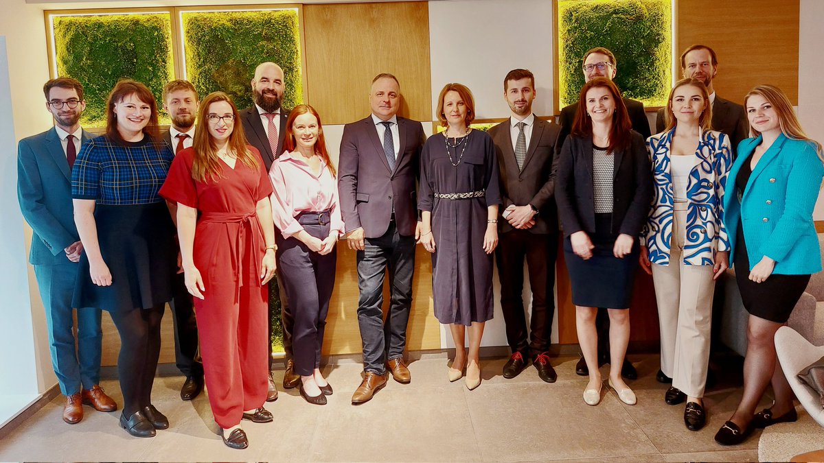 RT <a href="/SLOVAKIAinEU/">Slovakia in the EU</a>: 🇸🇰🇪🇺 PR Amb Petra Vargová today
welcomed at <a href="/SLOVAKIAinEU/">Slovakia in the EU</a> Representatives of #BratislavaRegion.
 
We discussed how to use #EUfunds &amp; #NGEU to deal w/ challenges of region most efficiently📈. Appreciated clear public comm. on projects…