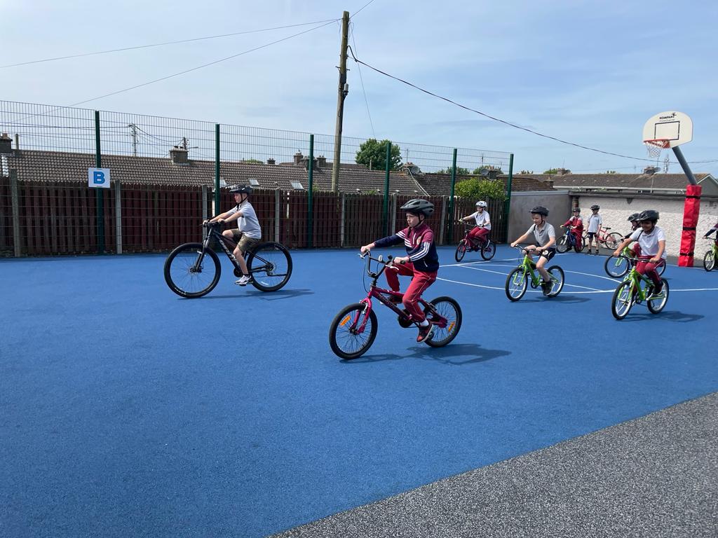 midletoncbs's tweet image. Third class had their first day of CYCLE RIGHT training today, led by Fiona and Jamie from Midleton Greenway Bikes. The boys had a great time and can&apos;t wait for their session next week! 🚴 @CyclingIreland @RSAIreland #cycleright