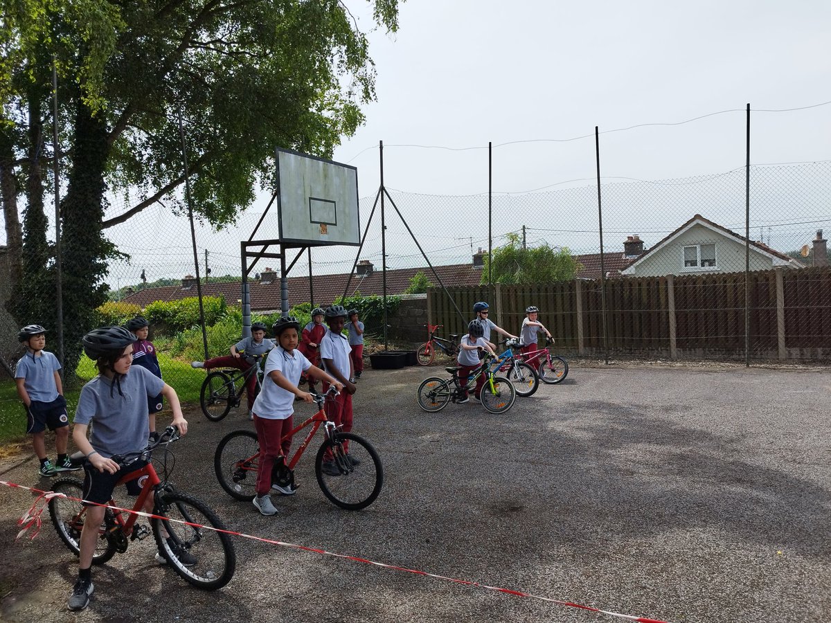 midletoncbs's tweet image. Third class had their first day of CYCLE RIGHT training today, led by Fiona and Jamie from Midleton Greenway Bikes. The boys had a great time and can&apos;t wait for their session next week! 🚴 @CyclingIreland @RSAIreland #cycleright