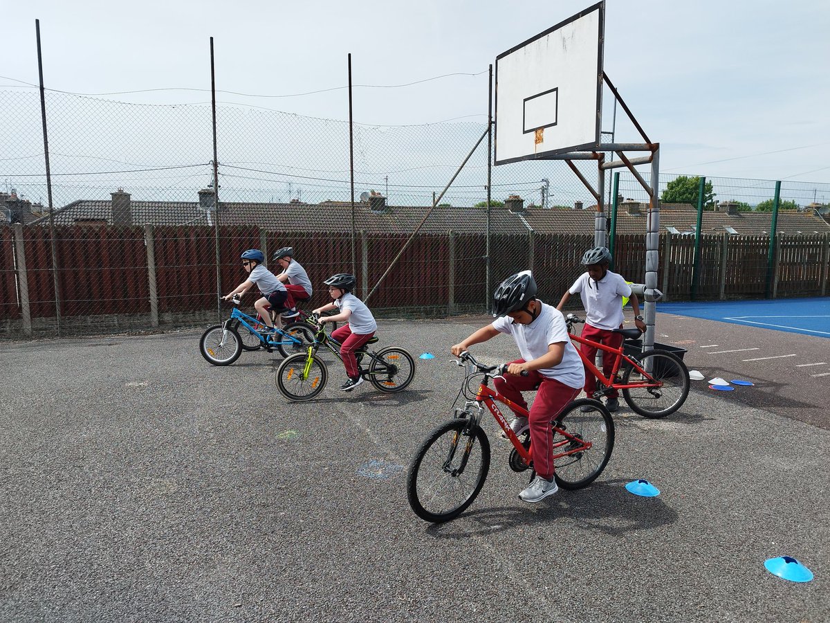midletoncbs's tweet image. Third class had their first day of CYCLE RIGHT training today, led by Fiona and Jamie from Midleton Greenway Bikes. The boys had a great time and can&apos;t wait for their session next week! 🚴 @CyclingIreland @RSAIreland #cycleright
