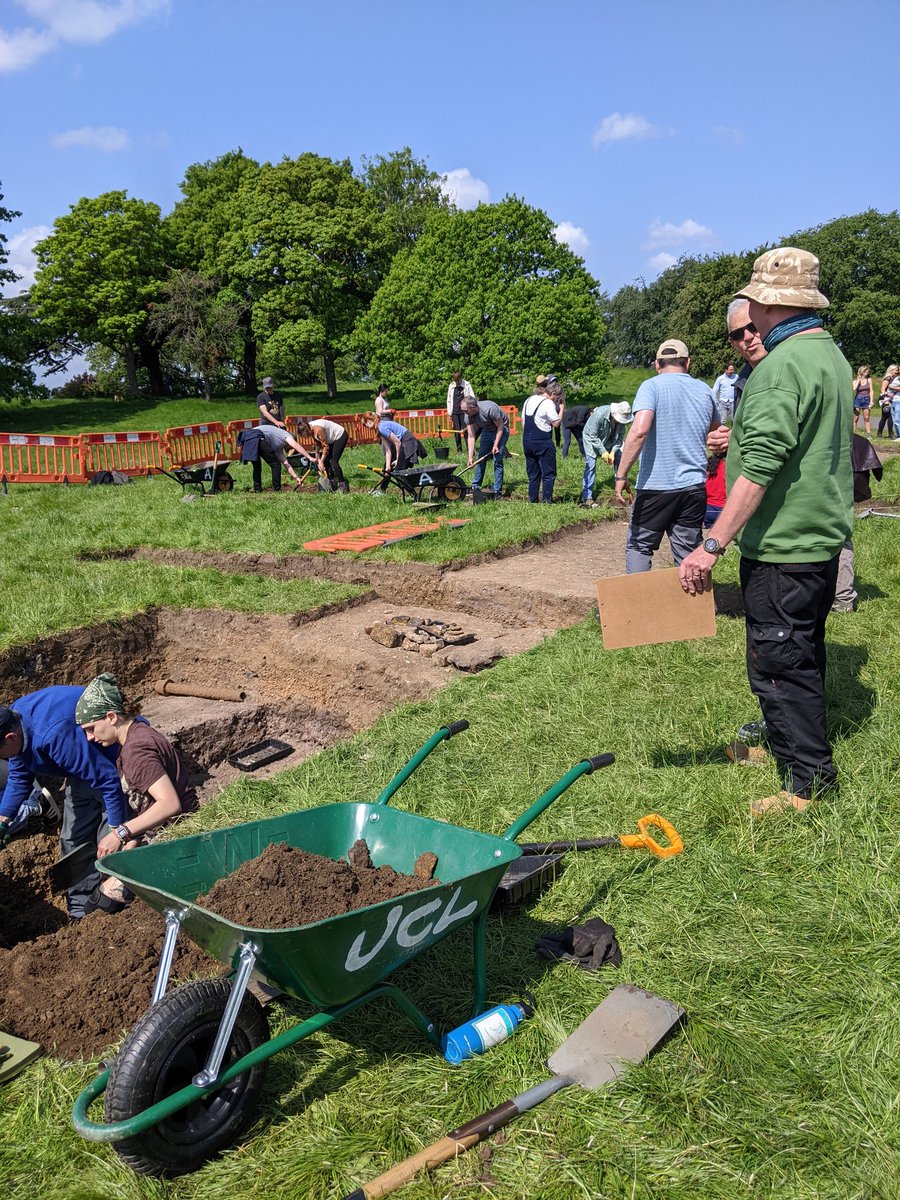 UCLSocHistSci's tweet photo. Exciting progress at the @UCLarchaeology &amp; @theroyalparks site in Greenwich Park ⛏️

Follow #GreenwichArch23 to discover more about the WW2 air raid shelter that once stood here. https://t.co/nWyI8jZ0YW