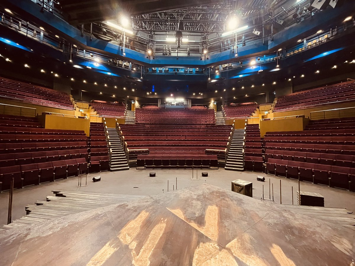 MattRevellGriff's tweet photo. Final week @LeedsPlayhouse. What a delightful space the Quarry Theatre is. There are only 5 days left to catch Of Mice and Men before we finish our tour.
#OfMiceandMen #OMAM #BirminghamRep #LeedsPlayhouse #FieryAngel https://t.co/GAFU09fK3a