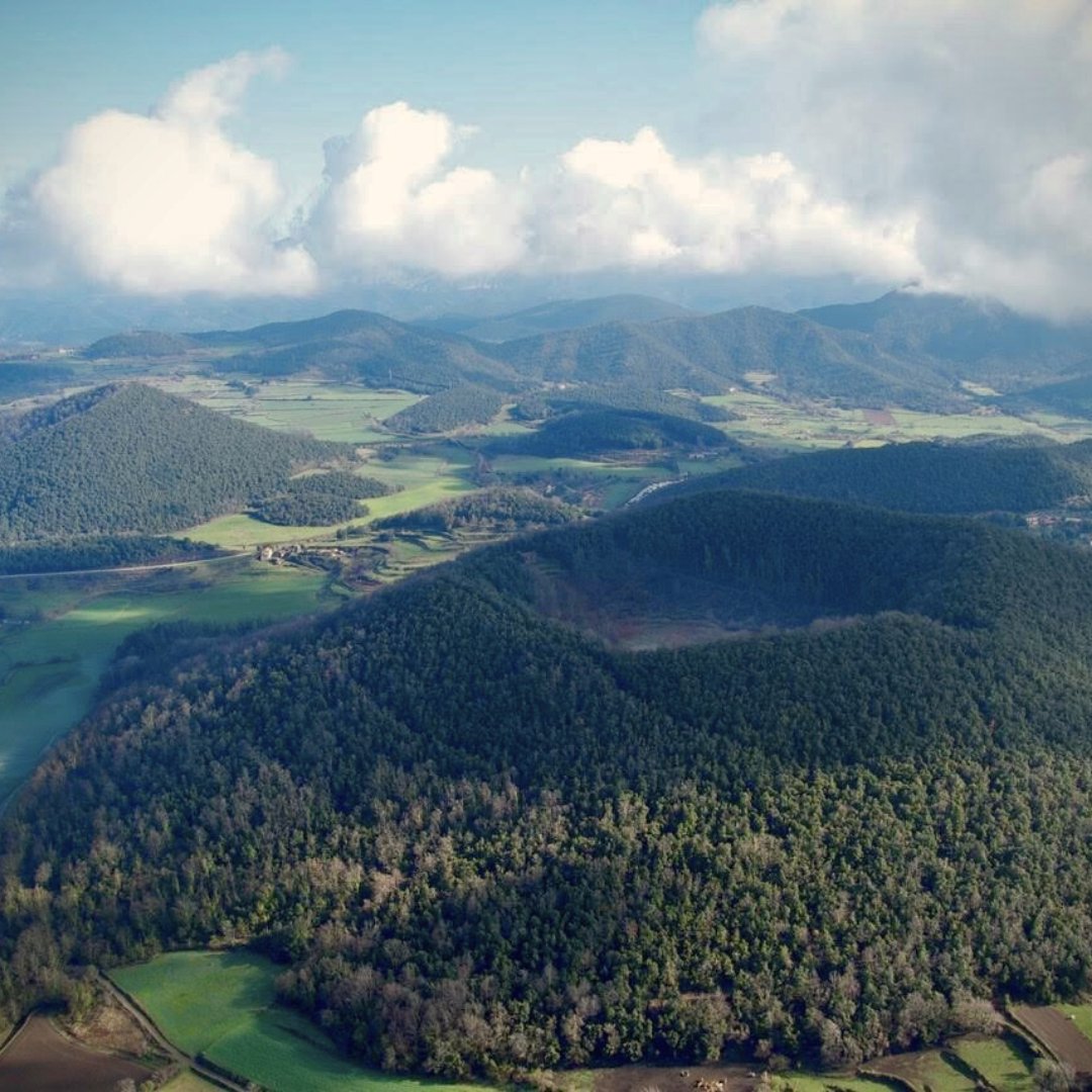 iphes's tweet photo. 🔴 Descobertes a la #Garrotxa les erupcions volcàniques més recents de la península Ibèrica, de fa 8.300 anys 🔗 Més info: https://t.co/TQxZ3UMgyy https://t.co/9bAO14CwIK