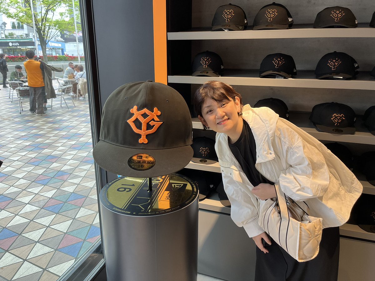 k_melo18's tweet photo. でかっ!!⑧
ジャイアンツ帽子(^^)
#東京ドーム
#VS阪神タイガース https://t.co/Qpp0M3dOYL