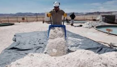 "We lost national sovereignty with lithium"
By <a href="/SRSur_Agency/">SRSur Agencia de Noticias</a> 05/23/2023
@CAEM <a href="/PabloRutiglian4/">PABLO RUTIGLIANO</a> <a href="/RoqueCambareri/">Roque Cambareri</a> <a href="/CamaraLitio/">Cámara Latinoamericana del Litio -CALBAMERICA-</a> #argentina #trading #lithium
“Perdimos la soberanía nacional con el litio”
Por <a href="/SRSur_Agency/">SRSur Agencia de Noticias</a> 23/05/2023
srsur.com.ar/opinion/perdim…