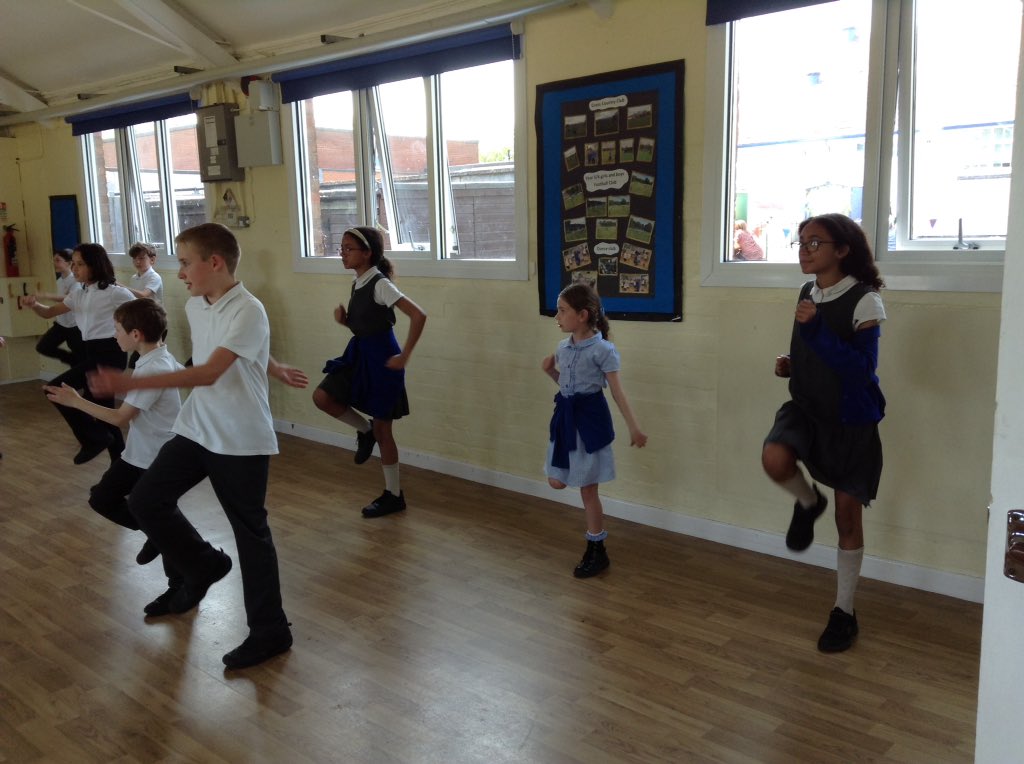 latimerprimary's tweet image. #ClassEH were so lucky to take part in a Matilda theatre workshop yesterday for #LatimerArtsandWellbeingWeek  - #thankyouFOALS for such an exciting opportunity!