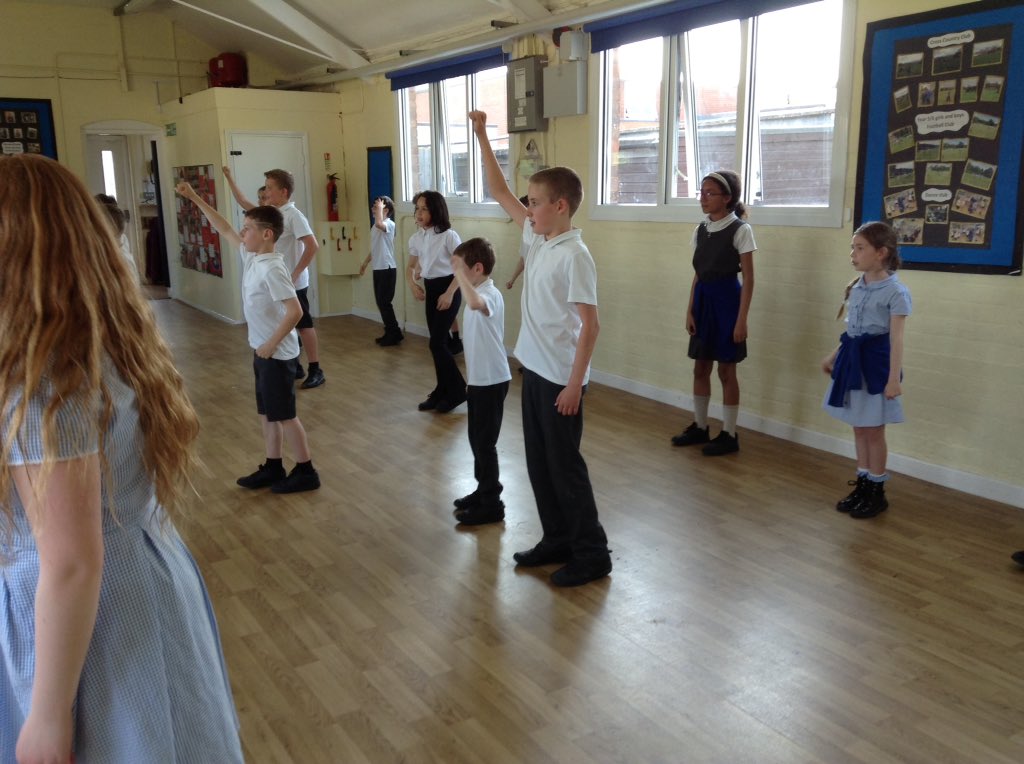 latimerprimary's tweet image. #ClassEH were so lucky to take part in a Matilda theatre workshop yesterday for #LatimerArtsandWellbeingWeek  - #thankyouFOALS for such an exciting opportunity!