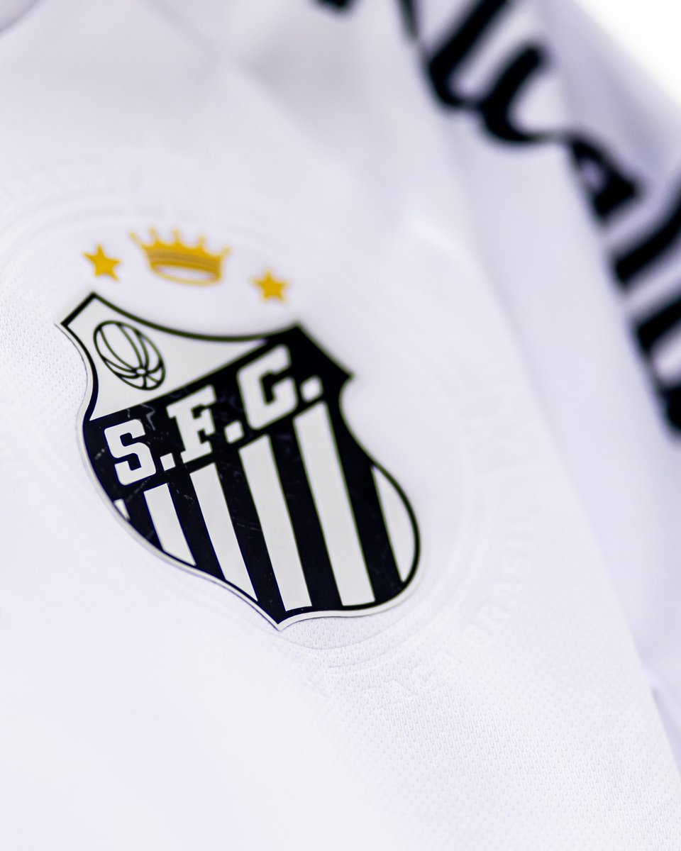 futebol_info's tweet photo. ⚠️ Santos negocia, há algum tempo, um grande investimento esportivo com a Qatar Sports Investments (QSI), fundo dono do PSG e de propriedade do governo do Catar.

Ideia é de que o fundo invista no futebol do Peixe sem que o clube tenha a necessidade de se tornar SAF.

As conversas já passaram da fase inicial. A empresa, inclusive, já solicitou ao presidente Andrés Rueda o balanço financeiro do Santos para analisar as contas do clube. As partes discutem qual será o modelo do negócio.

A aproximação entre Santos e Qatar Sports Investments aconteceu por intermédio do pai de Neymar.

🗞 @geglobo | @bgiufrida 
📸 Raul Baretta/Santos FC