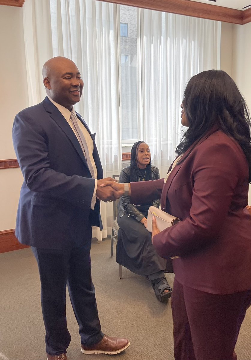 NakeshNickerson's tweet photo. Thank you to Jaime Harrison , Chairman of The Democratic National Committee for being the Keynote speaker at the 2023 @CuyahogaDems Annual Dinner. It’s always refreshing to connect with so many dedicated Democratics from across Ohio and Washington. 

#DemocratsDeliver https://t.co/ojHYYRZswM