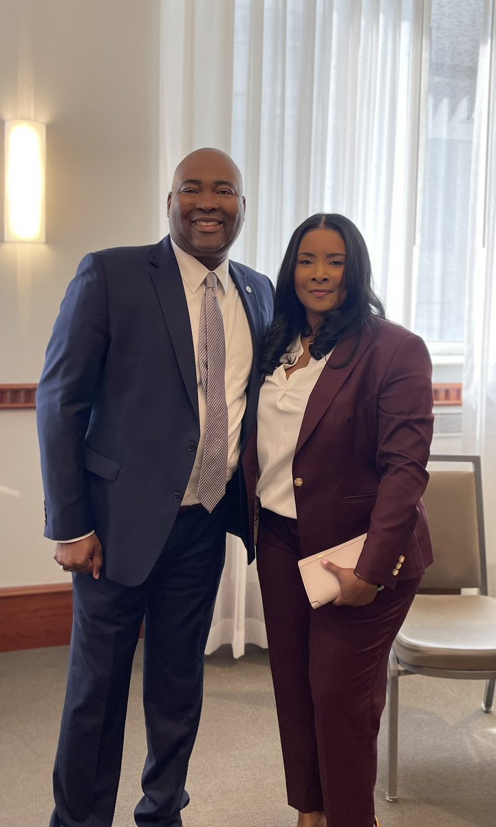 NakeshNickerson's tweet photo. Thank you to Jaime Harrison , Chairman of The Democratic National Committee for being the Keynote speaker at the 2023 @CuyahogaDems Annual Dinner. It’s always refreshing to connect with so many dedicated Democratics from across Ohio and Washington. 

#DemocratsDeliver https://t.co/ojHYYRZswM