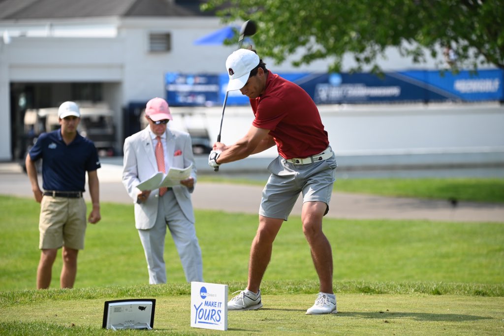 IUPgolf's tweet photo. Guillermo Salazar getting his day started. 

#TalonsUp https://t.co/znzqqHG8wY
