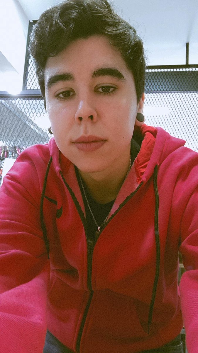 👽