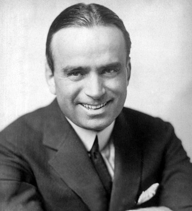 Douglas Fairbanks

Born: 23 May 1883
Died: 12 December 1939

Best Known for - The Thief Of Baghdad (1924), The Mark Of Zorro (1920), Robin Hood (1922), The Black Pirate (1926) and The Iron Mask (1929).
@tcm #douglasfairbanks #silentfilm #actor #film #theactorsworkshop