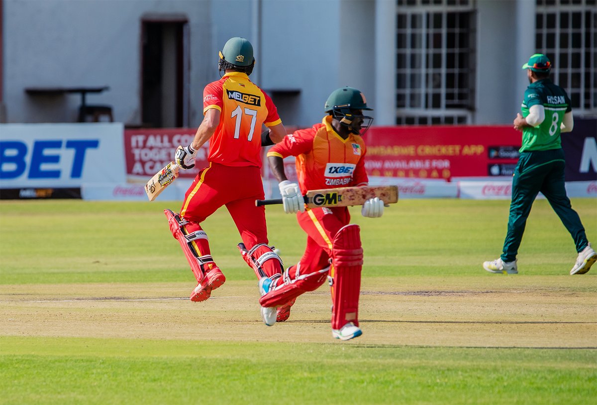 ZimCricketv's tweet photo. #4thOneDayer - PARTNERSHIP! 2⃣5⃣4⃣-run partnership between Craig Ervine (144*) and Joylord Gumbie (105*)

Zimbabwe Select are 262/1 after 41 overs, need 34 runs in 54 balls 

LIVE: 👉 https://t.co/maLoxxuCy5

#ShaheensInZim https://t.co/uoTZu7TLZ7