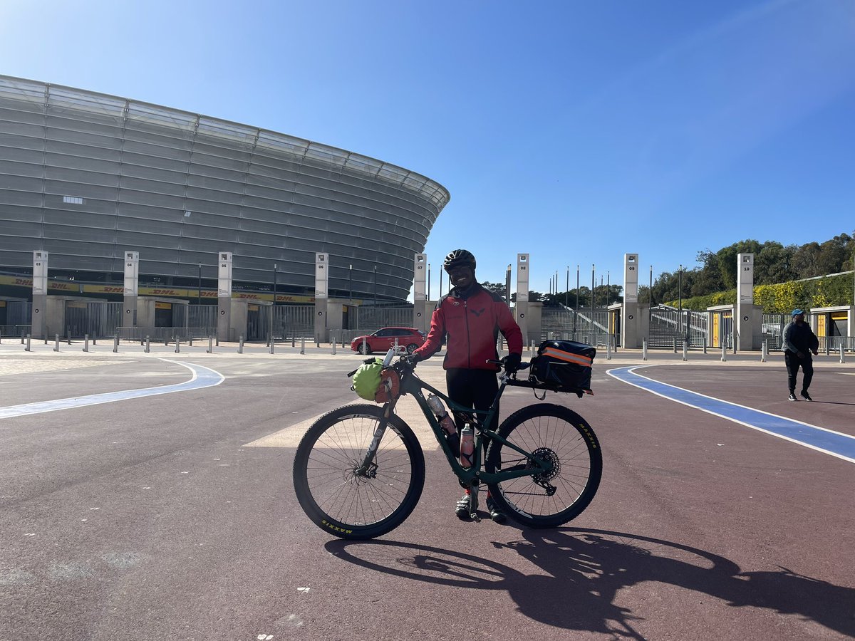 A dream accomplished. 

I cycled 3257km from Musina to Cape Town for 10,000 school shoes.

Now the campaign for school shoes begins