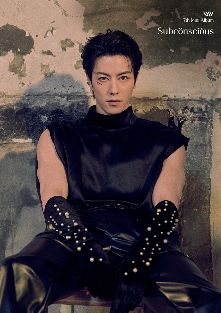 VAV_official's tweet photo. VAV 7TH MINI ALBUM 『Subcönscióus』
CONCEPT PHOTO ‘A Broken Mirror’

#Jacob #제이콥

Release on
2023.06.12 6PM (KST)

#VAV #브이에이브이 
#Subcönscióus #Subconscious https://t.co/SfDigPxGSr