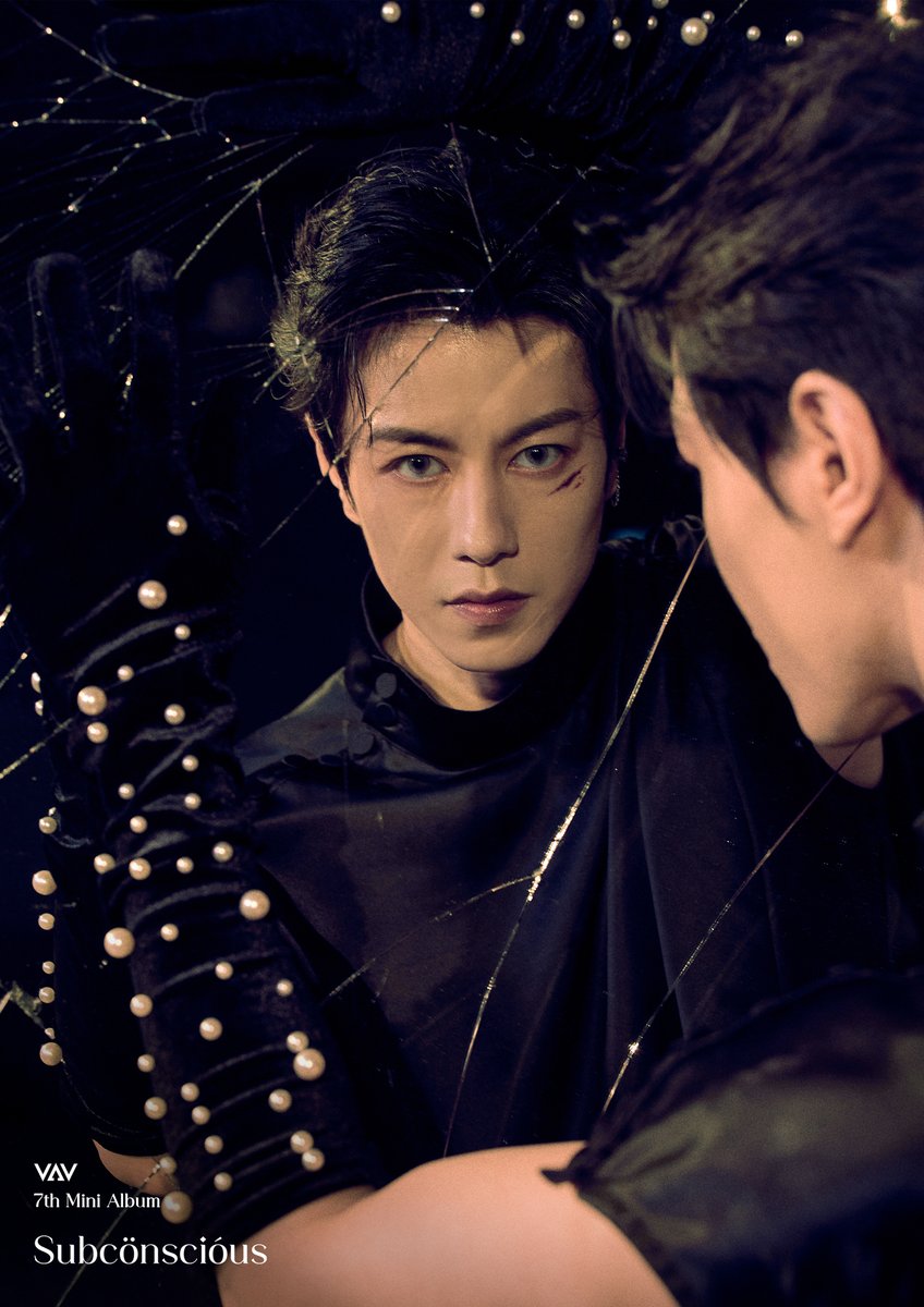 VAV_official's tweet photo. VAV 7TH MINI ALBUM 『Subcönscióus』
CONCEPT PHOTO ‘A Broken Mirror’

#Jacob #제이콥

Release on
2023.06.12 6PM (KST)

#VAV #브이에이브이 
#Subcönscióus #Subconscious https://t.co/SfDigPxGSr