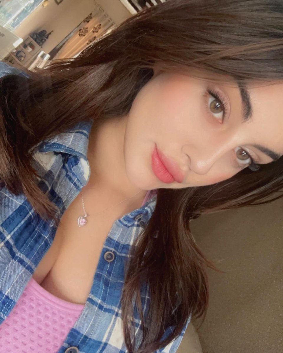 YumnaAziz5's tweet photo. I'm 23 and you? ❤️ https://t.co/YyeDxweFHN