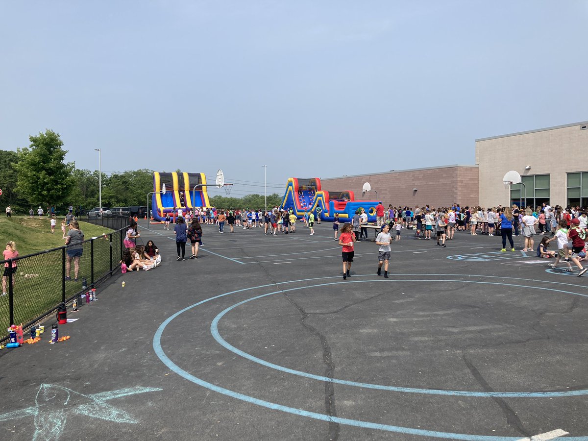 4th graders having an amazing time at the Bear Creek Bash! Thank you <a href="/bearcreekpto/">Bear Creek School PTO</a> for this fun and incredible way to celebrate the end of the year!!! <a href="/BearCreekEtown/">Bear Creek School</a>