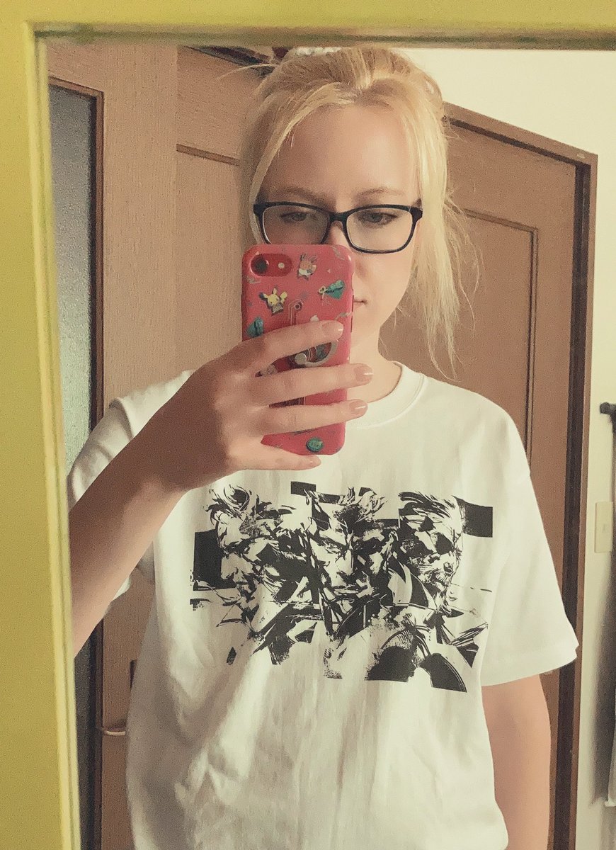 「another day, another new mgs shirt (sorr」|maddie 👑 マディのイラスト