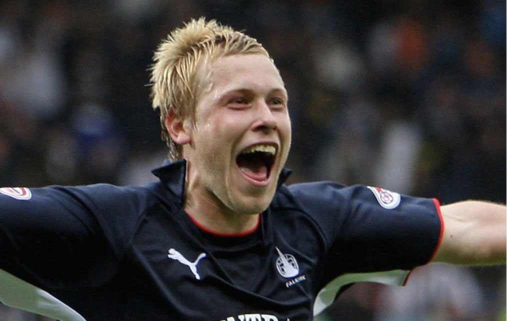 thebag's tweet photo. @scottyarf door’s always open, even with that dodgy hair cut! #FFC #COYB https://t.co/bcEM1fd7nJ