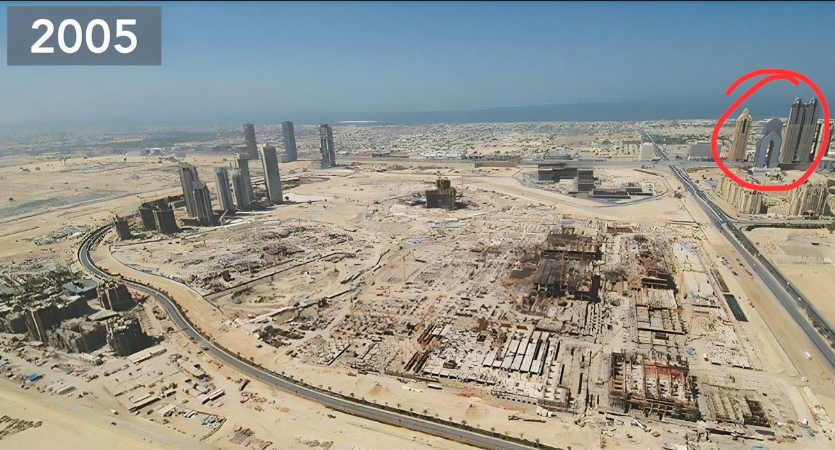Sajwani's tweet photo. Dubai 2005                                     Dubai 2023 https://t.co/QCWQrMZ9MK