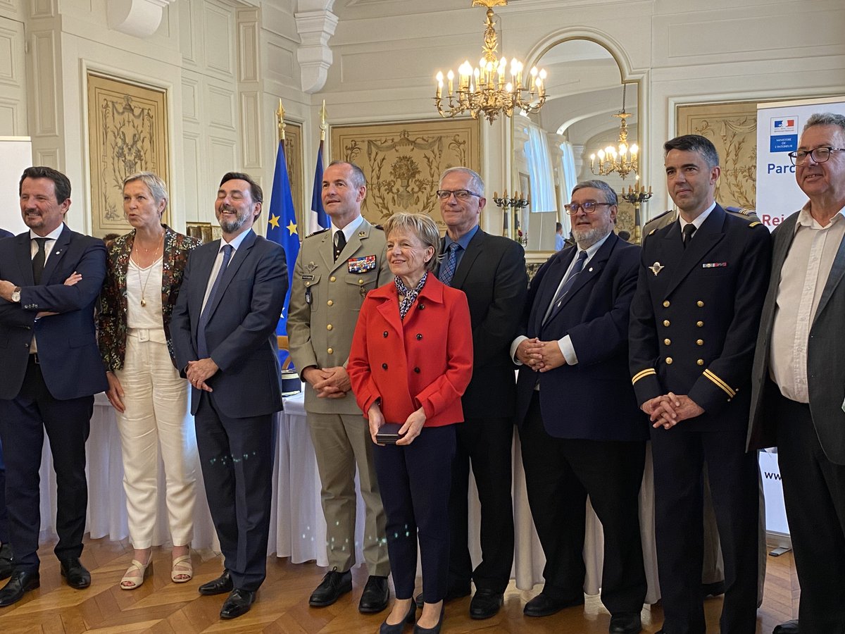 Hier à<a href="/Prefet56/">Préfet du Morbihan🇫🇷🇪🇺</a>, l’Udogec56 a signé la convention de soutien à la <a href="/GardeNatFR/">Garde nationale</a>  pour susciter la promotion par les Ogec de nos établissements, de l’engagement de salariés et étudiants des établissements #EC56  dans ce service de défense et de sécurité pour notre pays. #réserve