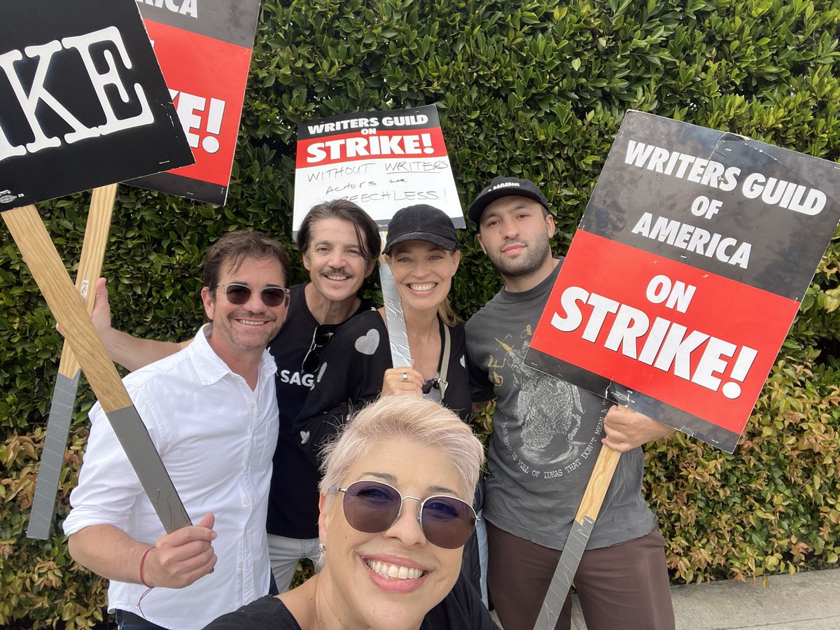 JeriLRyan's tweet photo. Another day on the picket line with our awesome #StarTrekPicard family…🖖🏼✊🏼@sagaftra #WGAstrong #1U #solidarity https://t.co/eygc8zqxRQ
