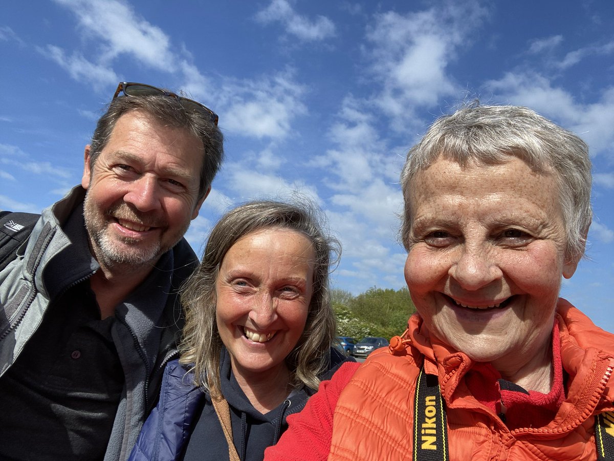 WendyPMitchell's tweet photo. Today I FINALY met my fellow Amigo and playmate @GailGre59728262 ‘hubby’ and star of camera and TV weather, Toby….to say I was overwhelmed with happy emotion is an understatement…🥰 https://t.co/RG0e1Q9s8n