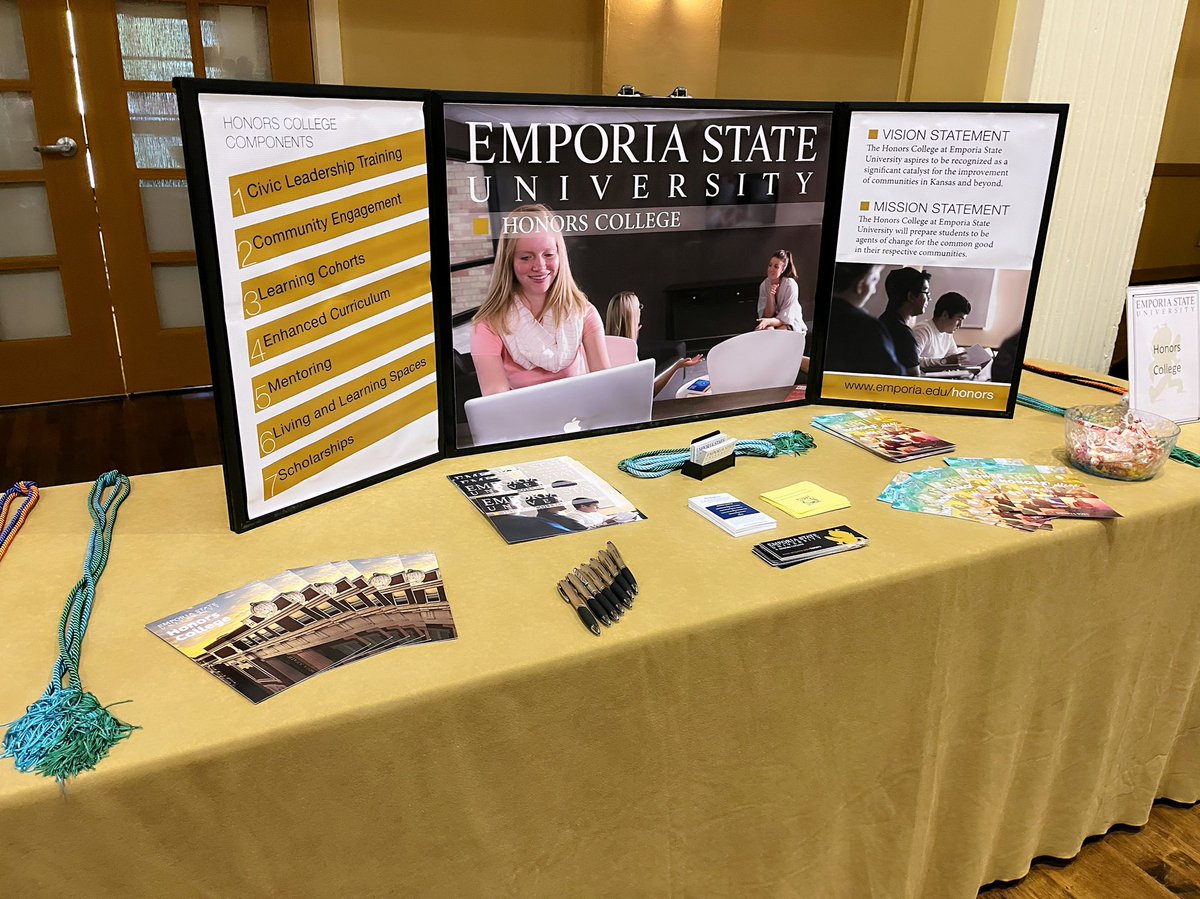 ESUHonors's tweet photo. Would you like to learn more about the great things you can do at the Honors College? Meet us today at the Hornet Connection Activities Fair at 11 am! 🎉🐝 

#EmporiaState #ESU #StingersUp #HonorsCollege https://t.co/y6GSoBHiM7