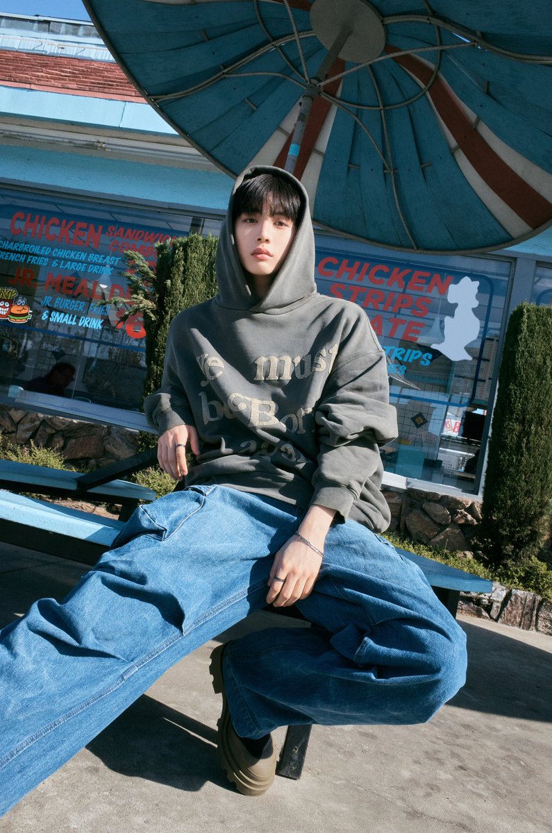 BOYNEXTDOOR_KOZ's tweet photo. BOYNEXTDOOR '돌아버리겠다' MV Photo

🚪2023. 5. 30 6PM (KST)

#BOYNEXTDOOR
#BOYNEXTDOOR_WHO #WHO
#돌아버리겠다 https://t.co/HLEREwn6NL