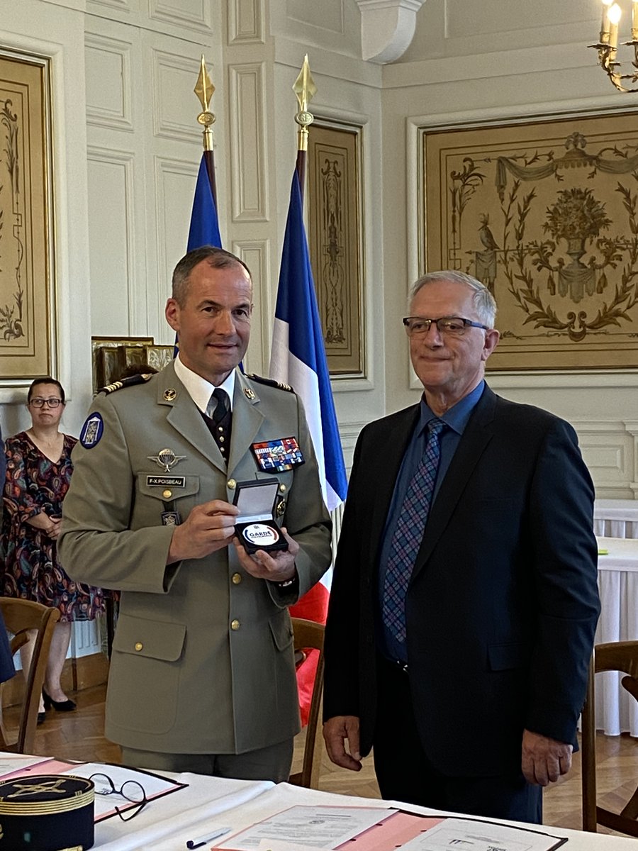 ddec56's tweet photo. Hier à@Prefet56, l’Udogec56 a signé la convention de soutien à la @GardeNatFR  pour susciter la promotion par les Ogec de nos établissements, de l’engagement de salariés et étudiants des établissements #EC56  dans ce service de défense et de sécurité pour notre pays. #réserve https://t.co/xiVmNfWDIo