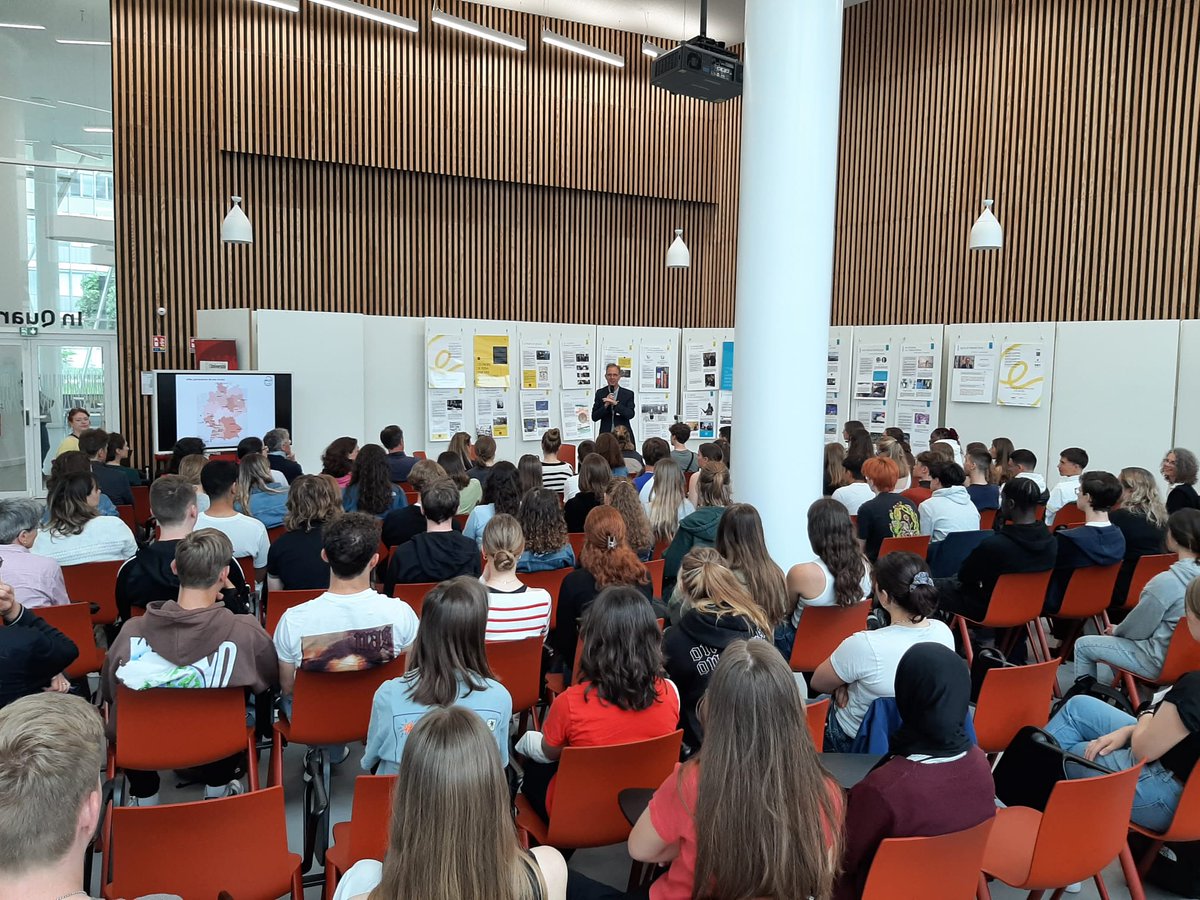 curie_lycee's tweet photo. Aujourd’hui, 9 élèves germanistes accompagnés par M. Bretel- André ont participé à un rallye organisé par l’Unistra avec le soutien de l’Universite franco-allemande dans le cadre de l’appel à projets « Traité de l’Élysée - regarder ensemble vers l’avenir ». https://t.co/JSLQLsrD36