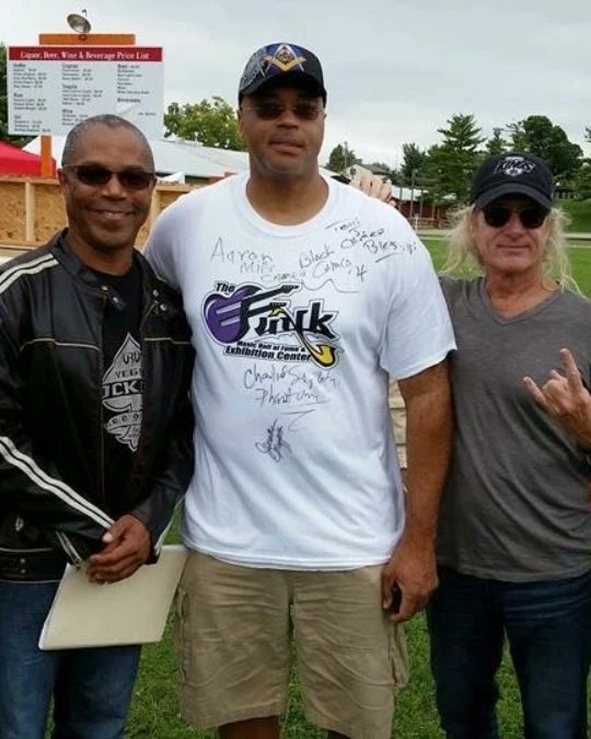 funknstuff.net@gmail tweet media