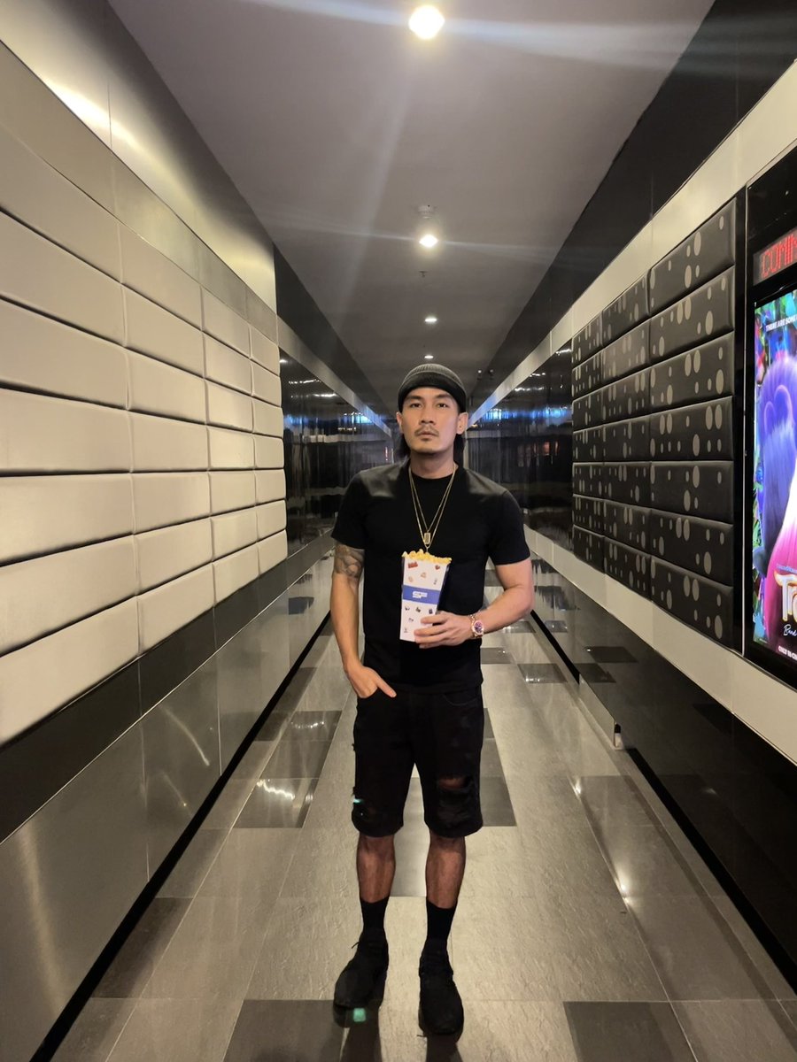 นานแค่ไหนที่ไม่ได้มาดูหนังรอบดึกที่เวิลด์เทรดเซ็นเตอร์ ราชประสงค์ 😏 #นี่คือโพสดัก #bankpreeti #ปรีติ