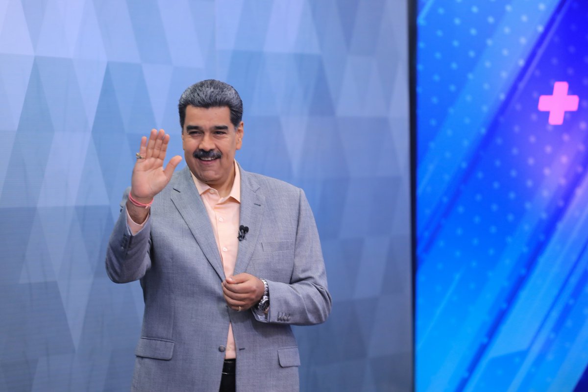 ¡Medios, Redes y Paredes! Todo nuestro apoyo a los muralistas y artistas plásticos que expresan la realidad de las regiones, pueblos, barrios y comunidades. Levantemos un poderoso movimiento de muralistas, y que las paredes hablen.