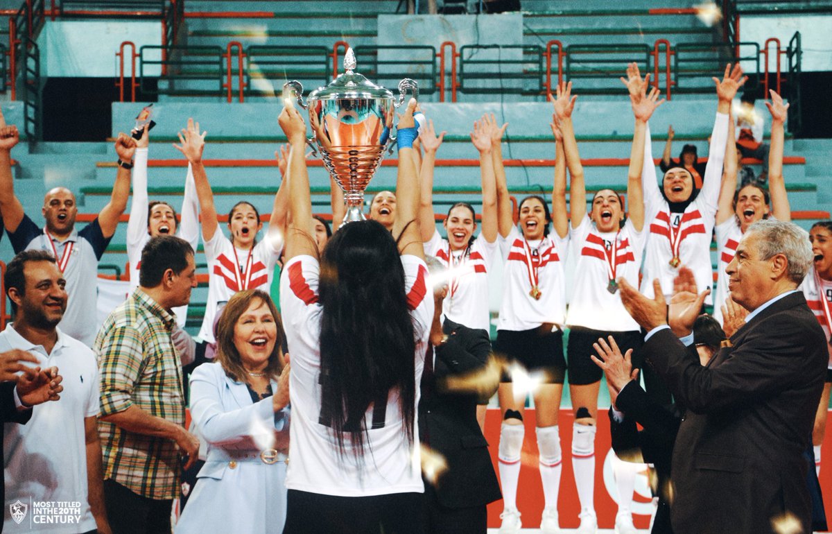 تعالى ادلعك قولي ايه هيمنعك
جنبك مش هتعبك والمكان هيعجبك

تعالى بحلفك قولي مين مقريفك
لو كنت انت في مكاني عمري ما كنت هكسفك