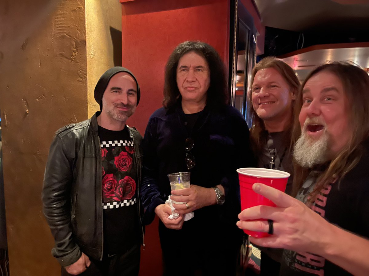SIOLoudcast's tweet photo. Last night of #AnEveningWithGeneSimmons
The most unbelievable night ever for SIOL!!!
4 of 6 + 1 video
@genesimmons @brucekulick
#KISS #KISSArmy #GeneSimmons #Jericho #ChrisJerico #PJFarley #RedCupGeoff https://t.co/yxN5tgCHcZ