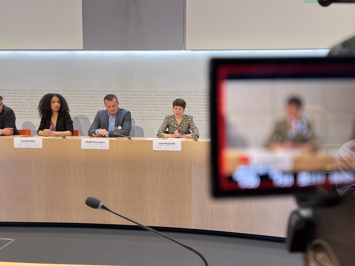 WorkingClassMov's tweet photo. . @SamirFilmmaker  macht nicht nur Filme, sondern ist selber in der "Aktion Vierviertel" aktiv involviert, die das Einbürgerungsverfahren vereinfachen will!

Unterschreib die Initiative jetzt und hilf mit: https://t.co/t5yDIXZv65

@AVierviertel  @demokratie_vi https://t.co/OK9AUa1M08