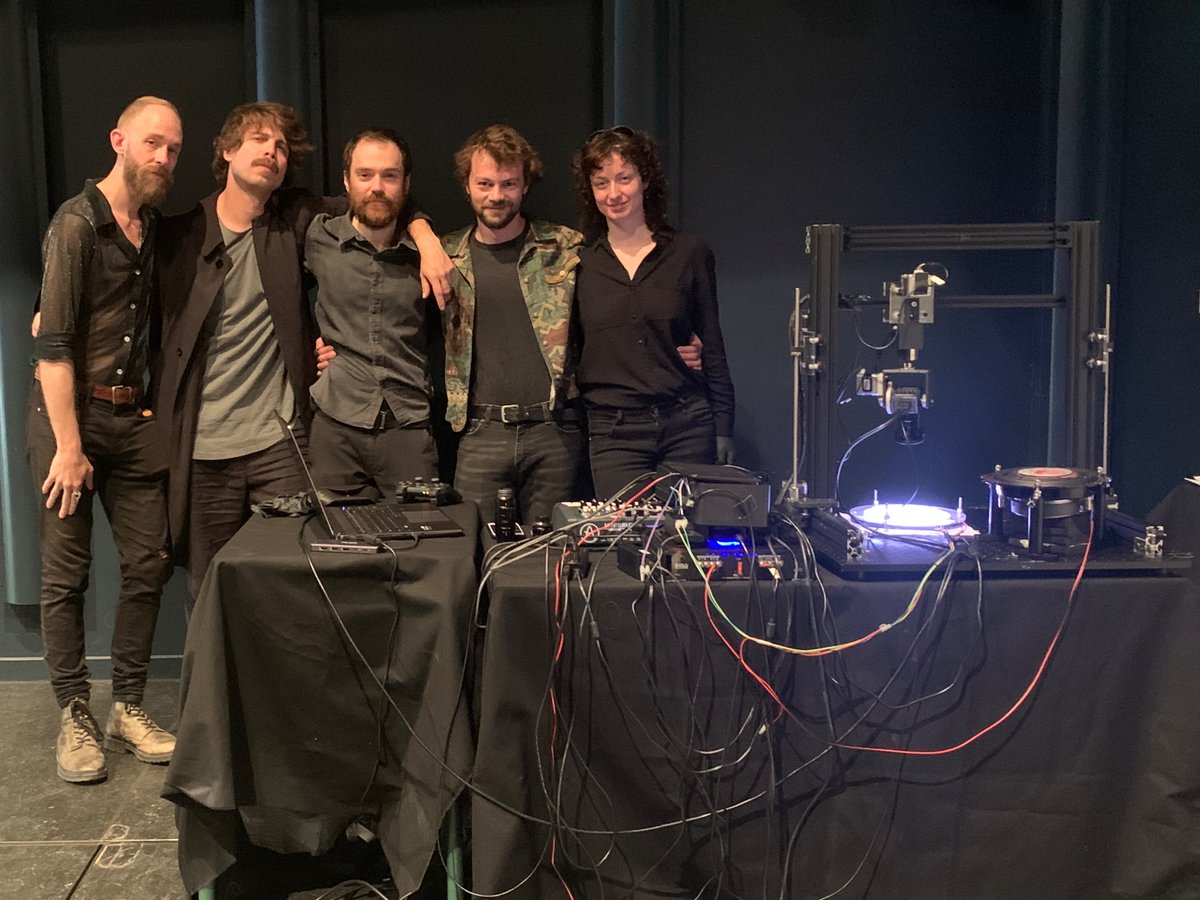 What an amazing moment with an amazing team playing Water Organoids as artists laureates for #ISEA2023 in Paris! 3 sold out shows! Thanks to @psl_univ, @PMMH_lab and @Gulliver_lab for their help and support, and Etienne Reyssat for a fruitful collaboration!