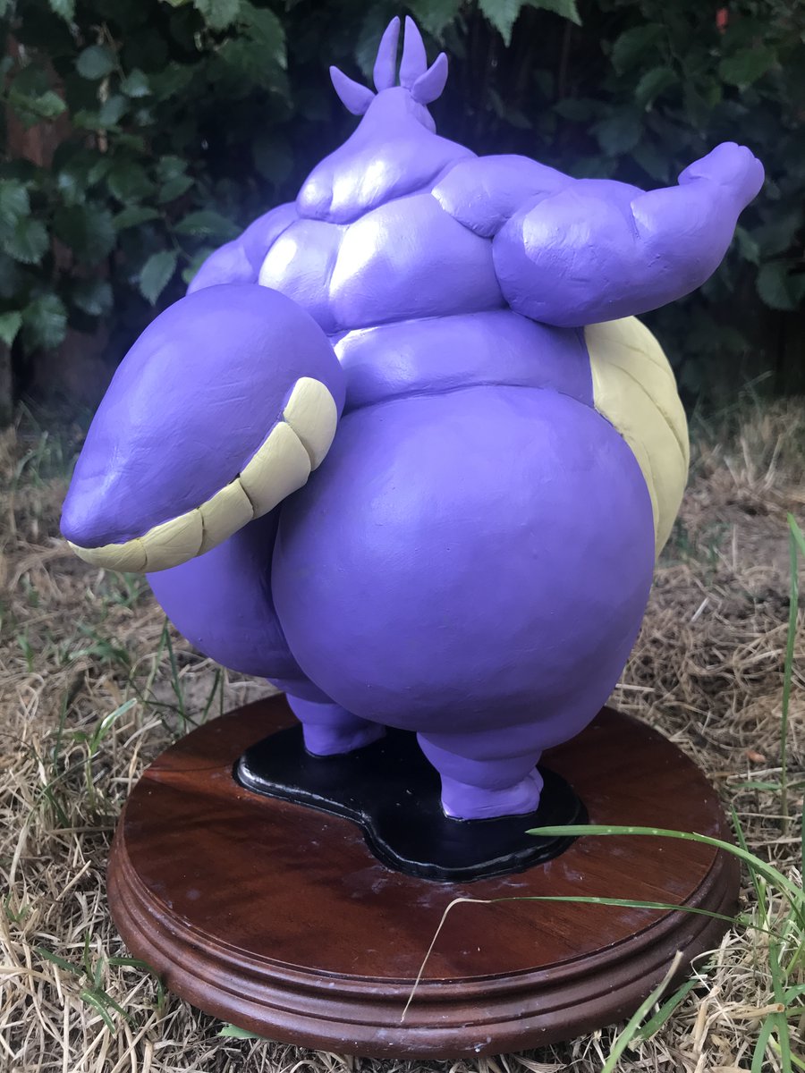 An old ych, won by <a href="/tuckgallery/">tuck</a>, and still one of my fave sculptures to date; he's just so ROUND