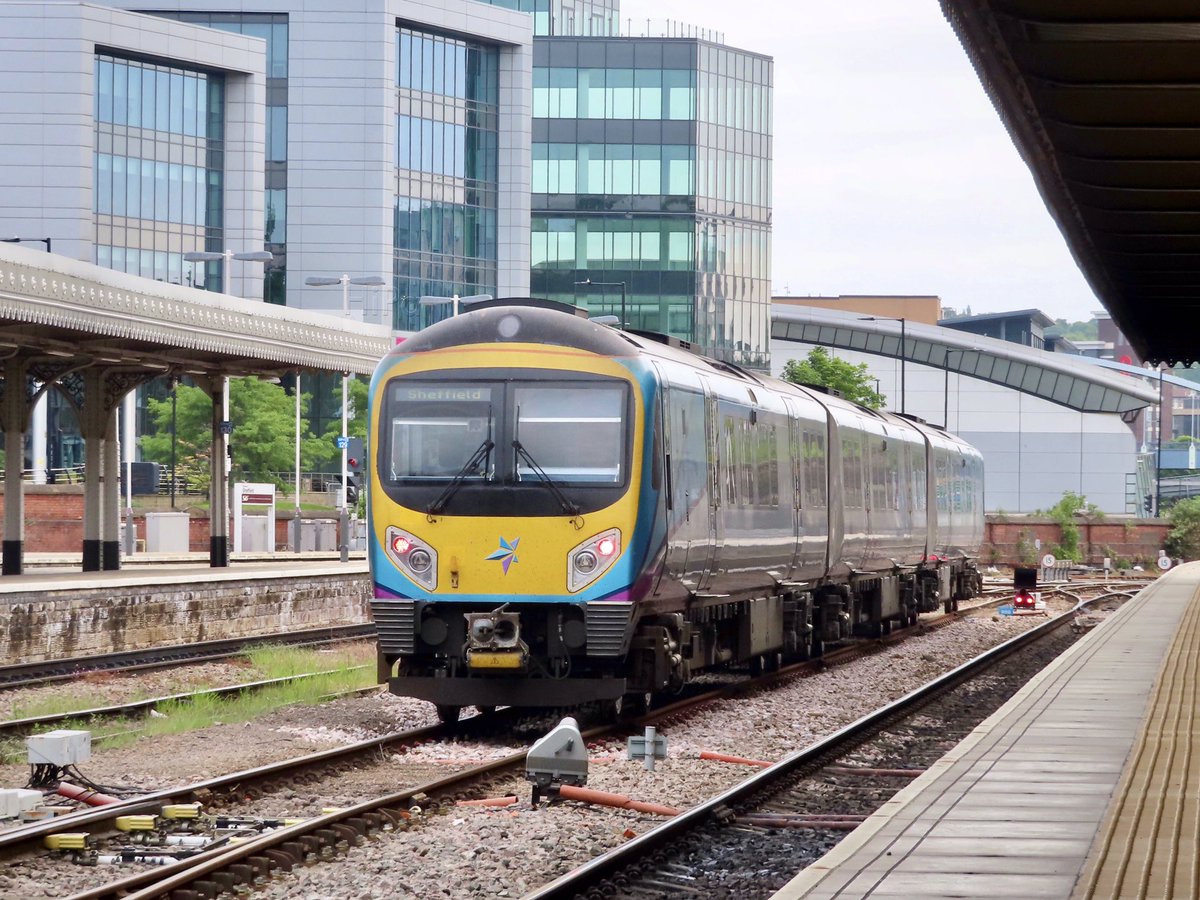 HiPa125's tweet image. As exciting as things got today…

…TransPennine Express 100mph Siemens #Class185 ‘Desiro’ 185120 stabled on Up Station Siding No.2 at Sheffield