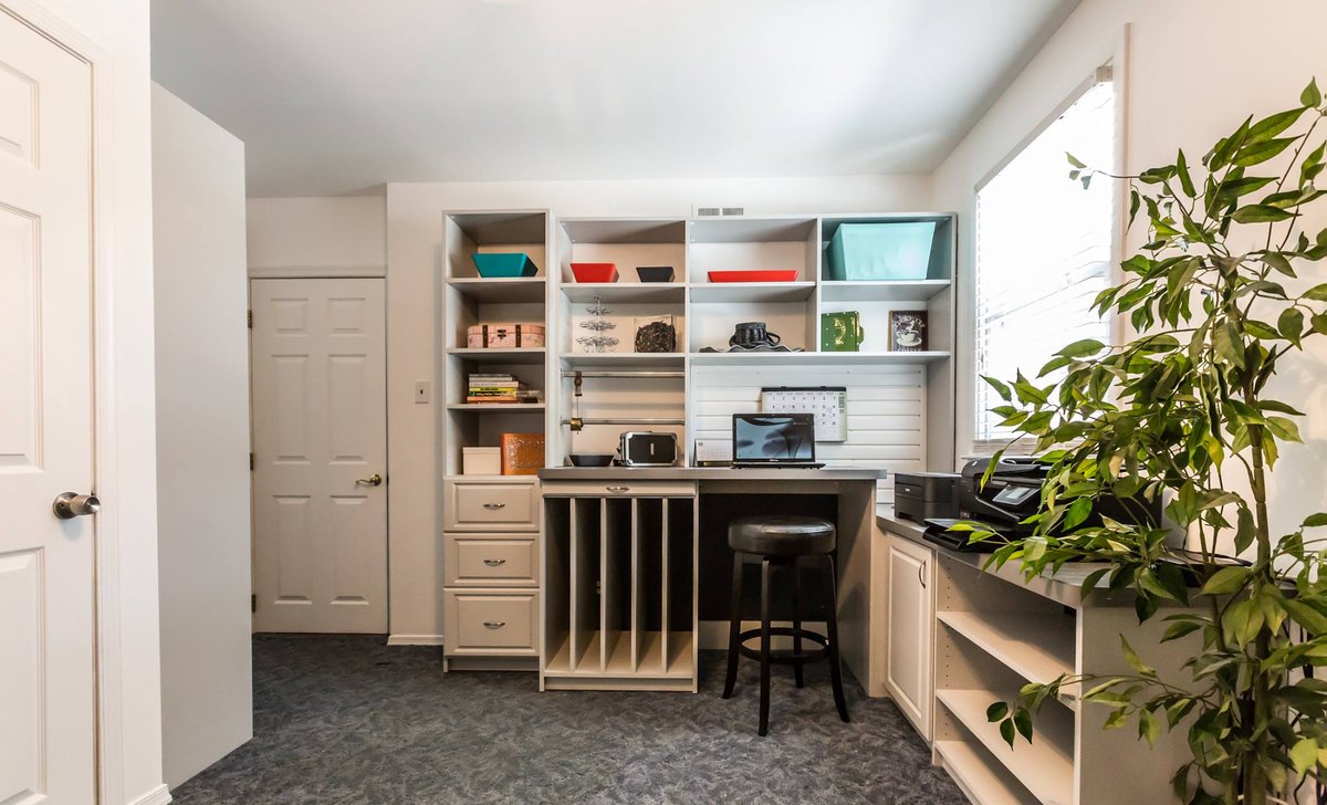 ClosetsByDesign's tweet photo. Spring is a great time to take up a new hobby 🎨🪡🧺 Whether you're crafting or gardening, Closets by Design can build the space you need to flex your creativity! ⁣
⁣
Call 1-800-By-Design to set up your free in-home consultation! #ClosetsbyDesign #HomeOrganizers #GetCrafty https://t.co/vdJg5ehqyU