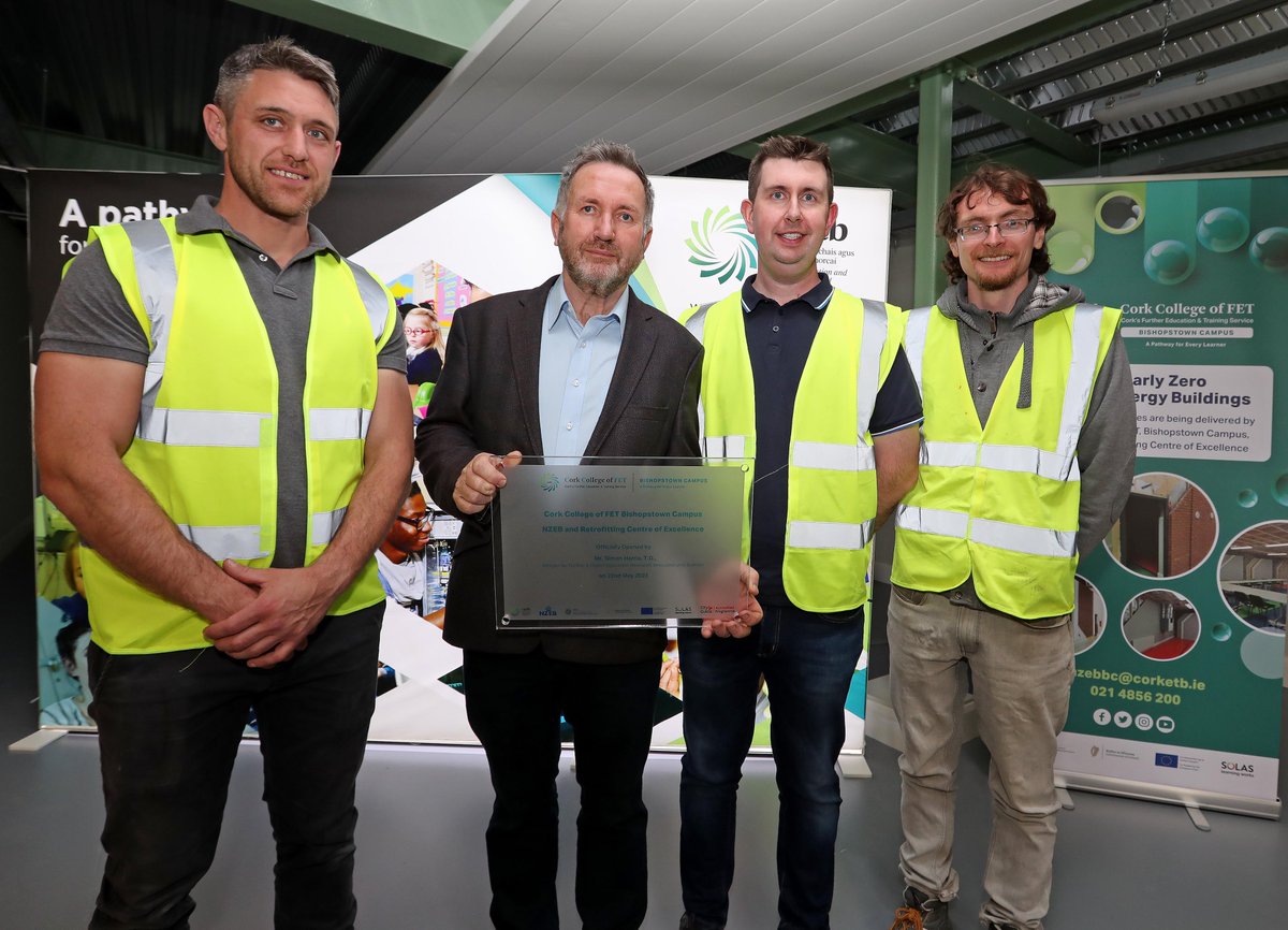 FETBishopstown's tweet photo. We were delighted to have @simonharristd  with us yesterday to formally open our #NZEB and Retrofitting Centre of Excellence. This state of the art facility will upskill craft professionals to move towards modern &amp; sustainable methods of construction.#thisisfet  #fetisforeveryone https://t.co/lAAcpIl2A6