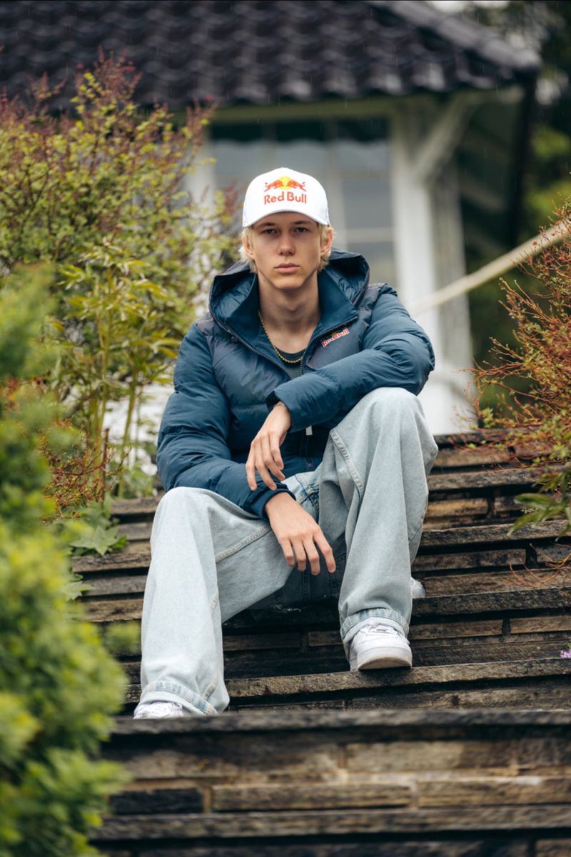 MrSavage tweet media