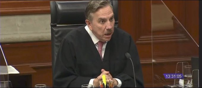 FranciscoBurgoa's tweet photo. Yo, cada que entro a revisar el Diario Oficial de la Federación.

Ayer, en edición vespertina, se publicó el Decreto de expropiación de terrenos en el Estado de México para la construcción del Tren Suburnano que conecte al AIFA. 

Hoy, se realizó una segunda publicación de dicho Decreto expropiatorio. Así lo preveé la Ley de Expropiación (LE) en determinados supuestos. 

El Gobierno Federal tiene prisa en que inicie el cómputo de los plazos que indica la LE para que los interesados ejerzan su derecho de ofrecer pruebas. Su derecho de audiencia, pues. 

Así, aparentemente, el Gobierno manda mensaje de que respeta íntegramente los procedimientos y los derechos de las personas.